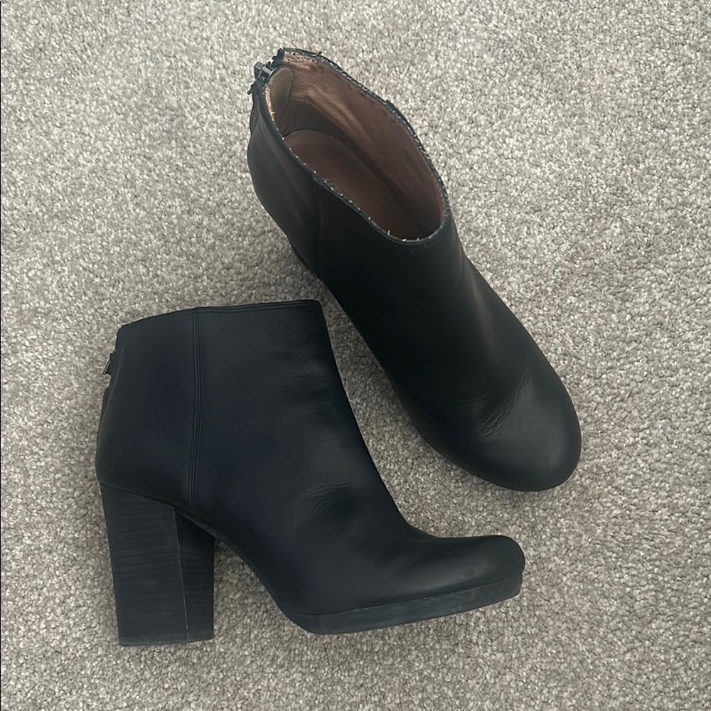 Madewell Black Leather Stacked Heel Bootie Sz 7